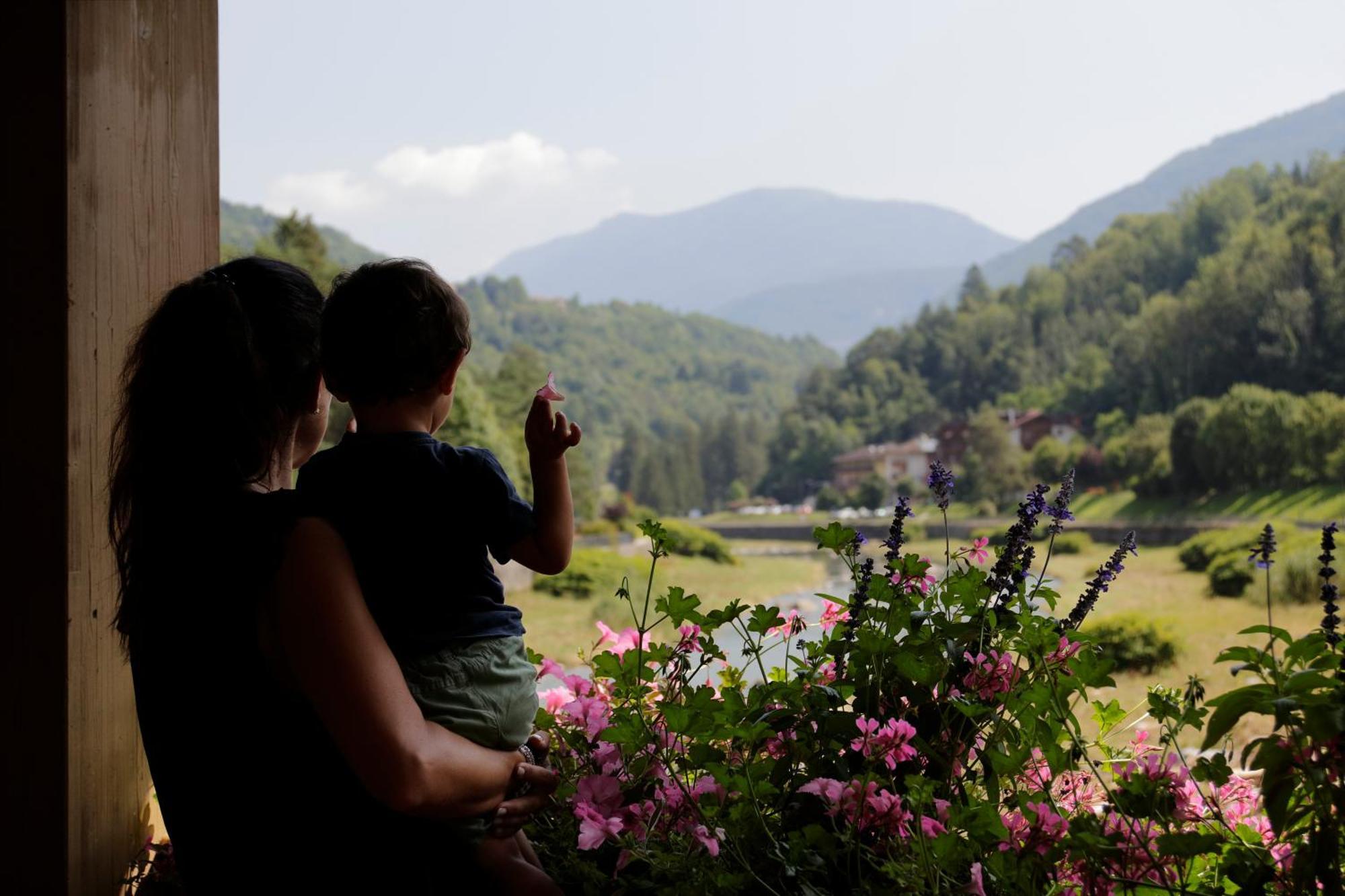 Aparthotel Residenza Casale Comano Terme Exterior foto