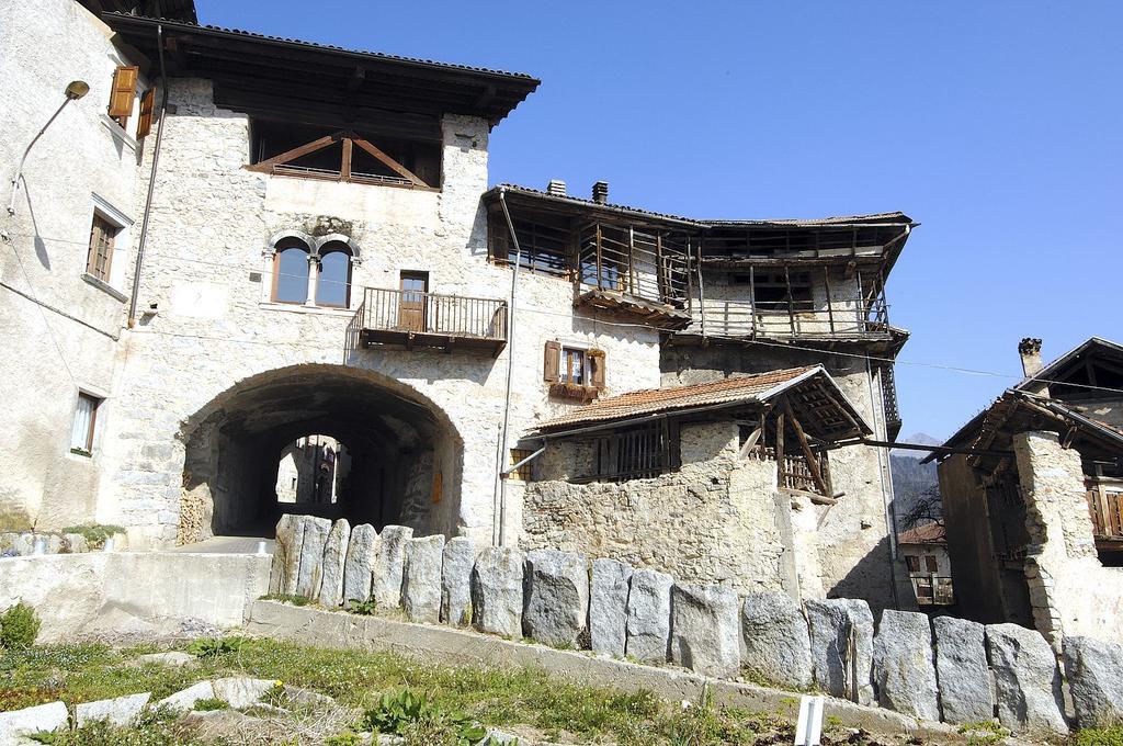 Aparthotel Residenza Casale Comano Terme Exterior foto