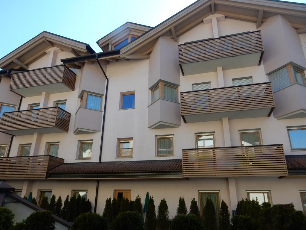 Aparthotel Residenza Casale Comano Terme Exterior foto